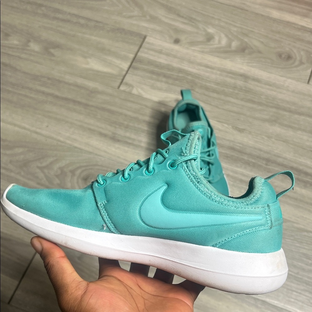 Nike Women's Teal Sneakers - Picture 4 of 11
